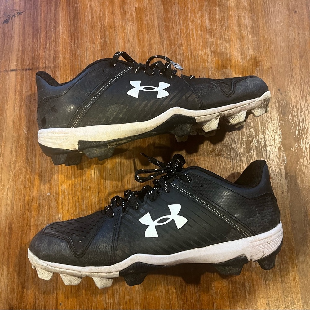 Soccer Cleats Under Armour size 7.5